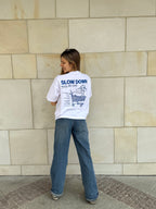 T-SHIRT SLOW DOWN BIAŁY